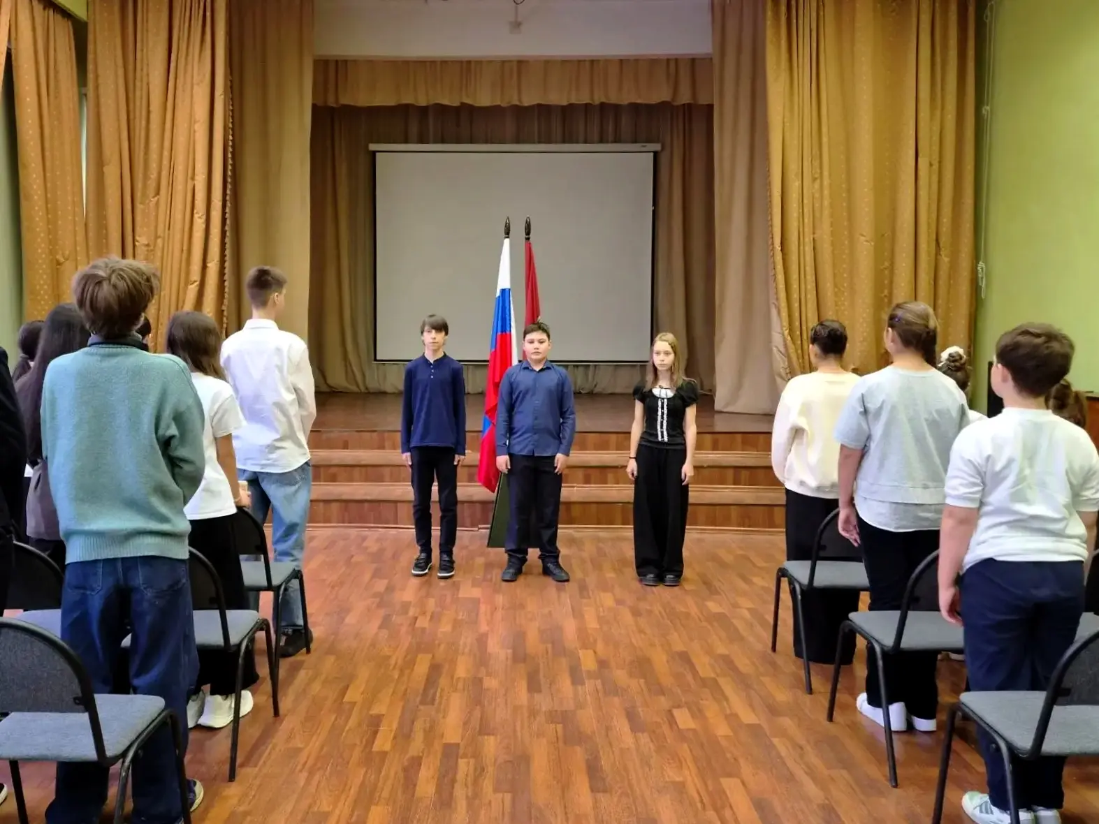 🎓 Сегодня в школе уроки ведут не учителя.