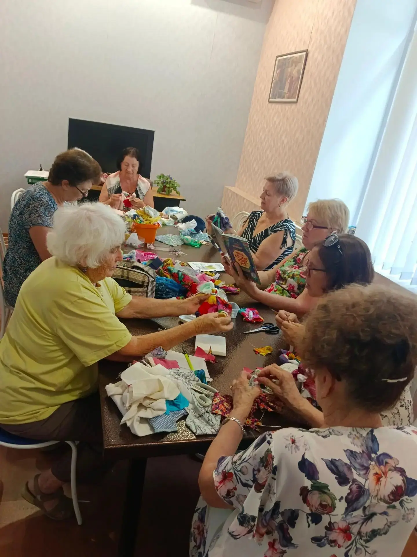 В рамках программы «Активное долголетие» в «Точке общения» для граждан возраста 50+ про...