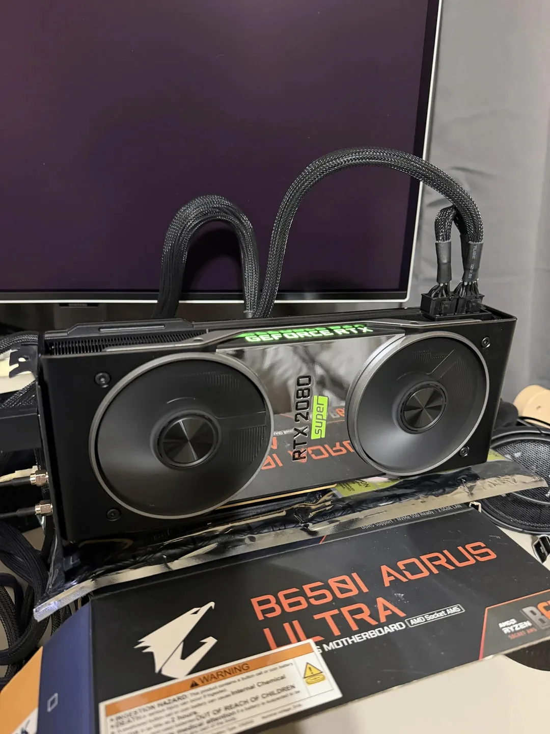 RTX 2080 Ti Super впервые засветилась на камеру

На eBay неожиданно появилась в продаже любопытная и