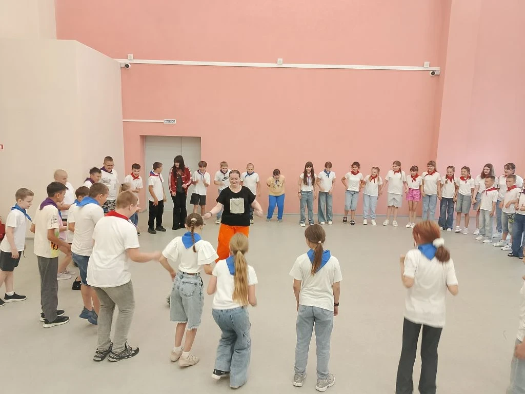 🇷🇺Праздник единства и творчества: как мы отметили День России в Залининской школе! 
🎶Накануне гла