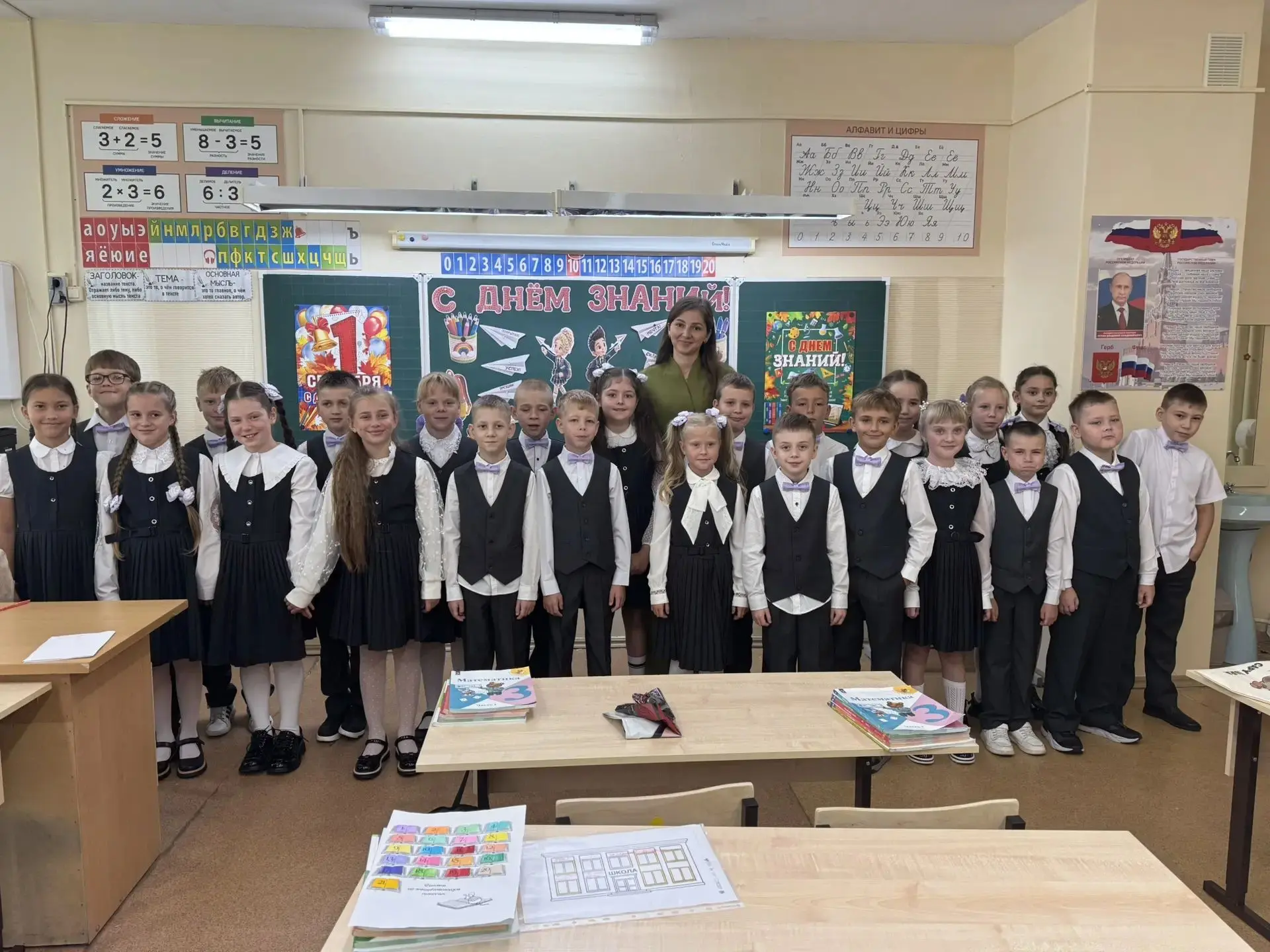 🎓 Продолжаем делиться серией фотографий с Дня знаний! 📸