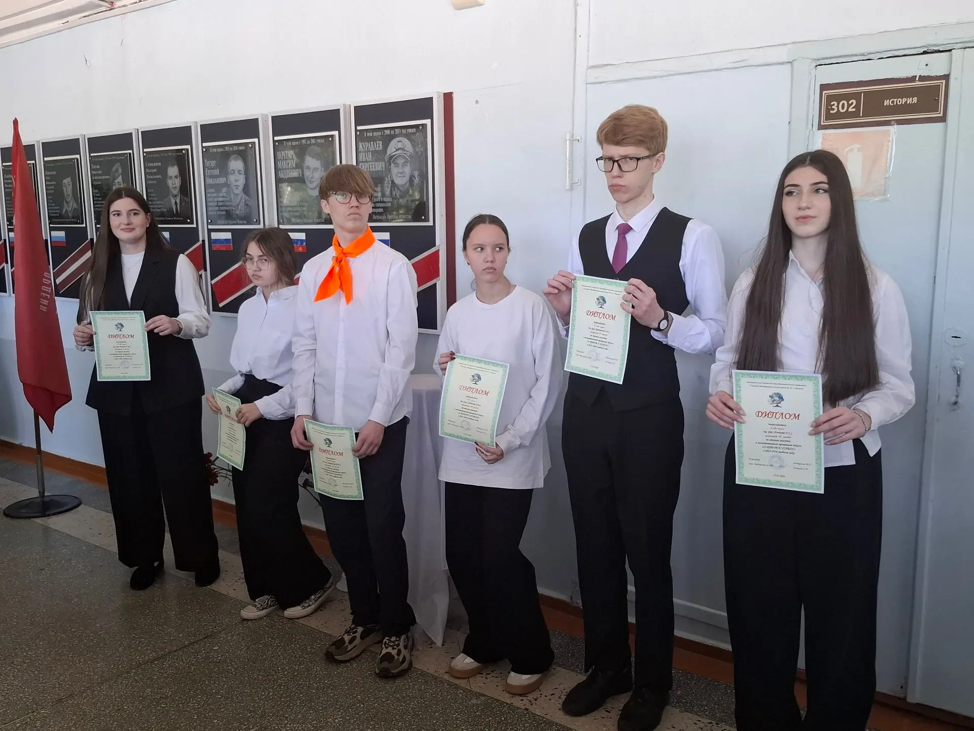 🎓 Линейка 9, 10 и 11 классов — итоги 2025–2026! Награды старшеклассниками! Участники программы «12 ш
