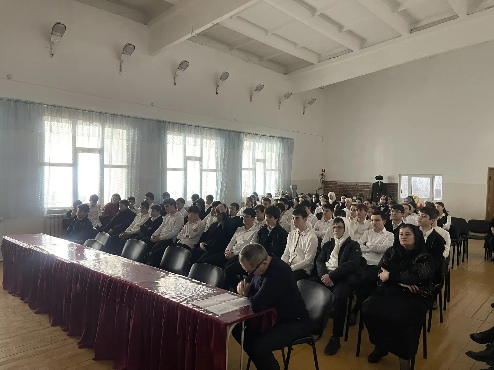 ✨«Разговоры о важном»: взгляд в экран и в себя  🗓️Сегодня, 2 марта 2026 года, в МБОУ «Гимназия» в ра