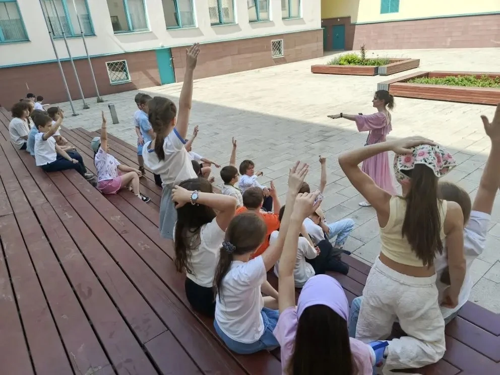Жаркая неделя в 3 «А» классе ☀️   Всю неделю ученики 3 «А» класса проводили один урок в день на свеж