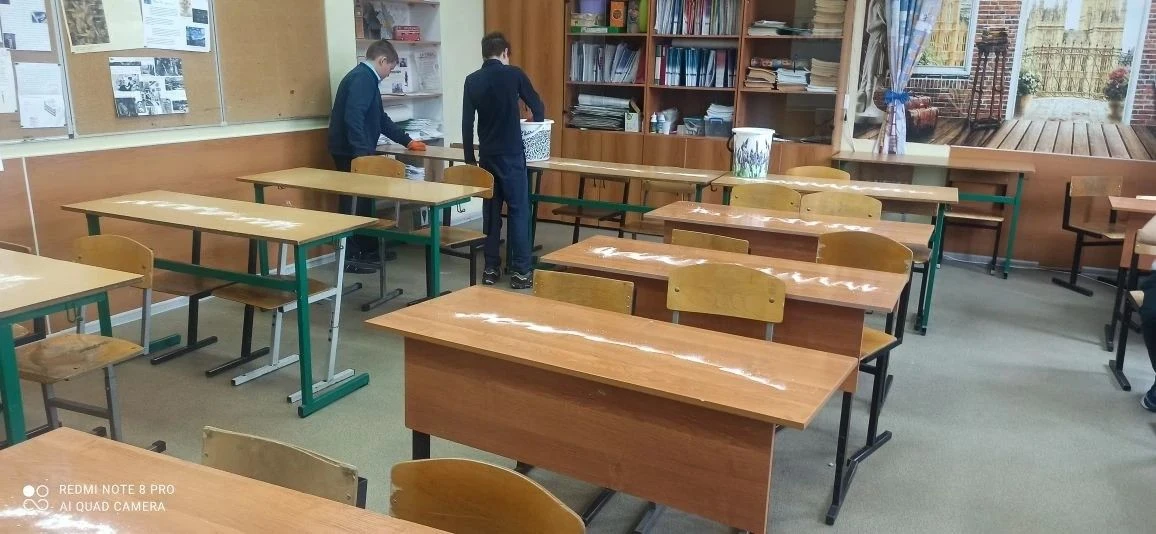 🧹 Школьный субботник: чистота начинается с нас!  В нашей школе прошёл традиционный субботник. Ученик