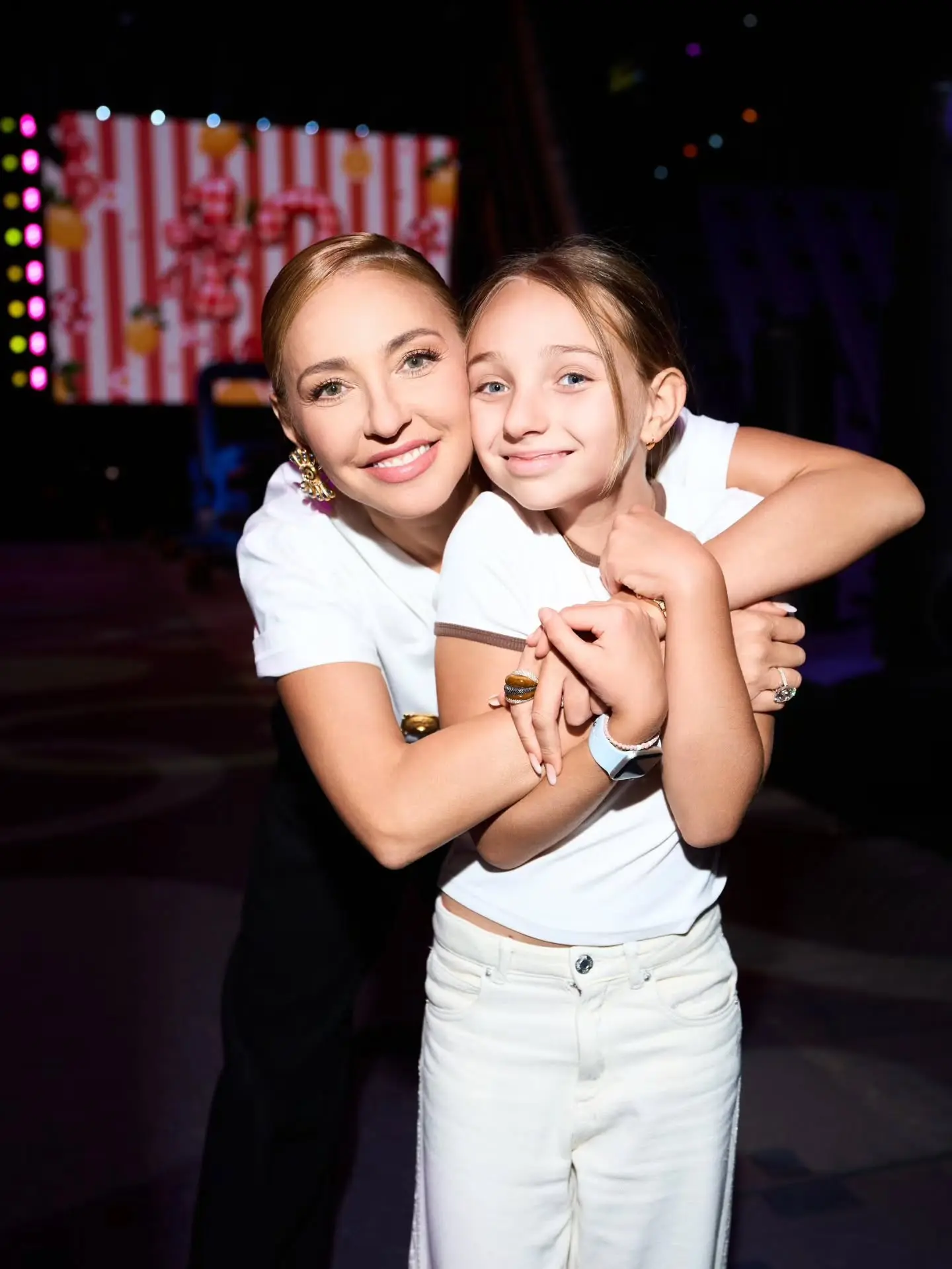 Татьяна Навка поздравила 12-летнюю дочь Надежду с Днем ангела.