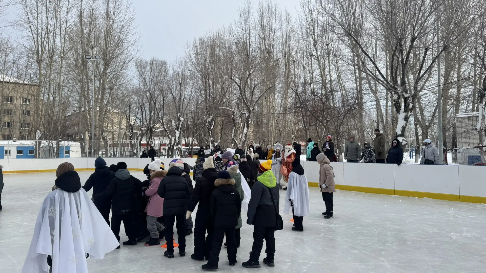 🎿 КАТОК ОТКРЫТ!  В лицее состоялось яркое открытие зимнего катка! Наши волшебники Дед Мороз и Снегур