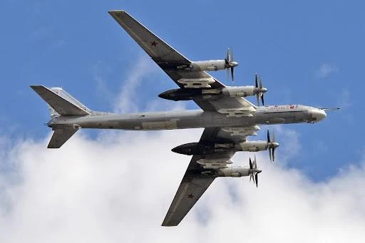 ⚡️Самолёт Ту-95 потерпел катастрофу в Амурской области во время учебно-тренировочного п...