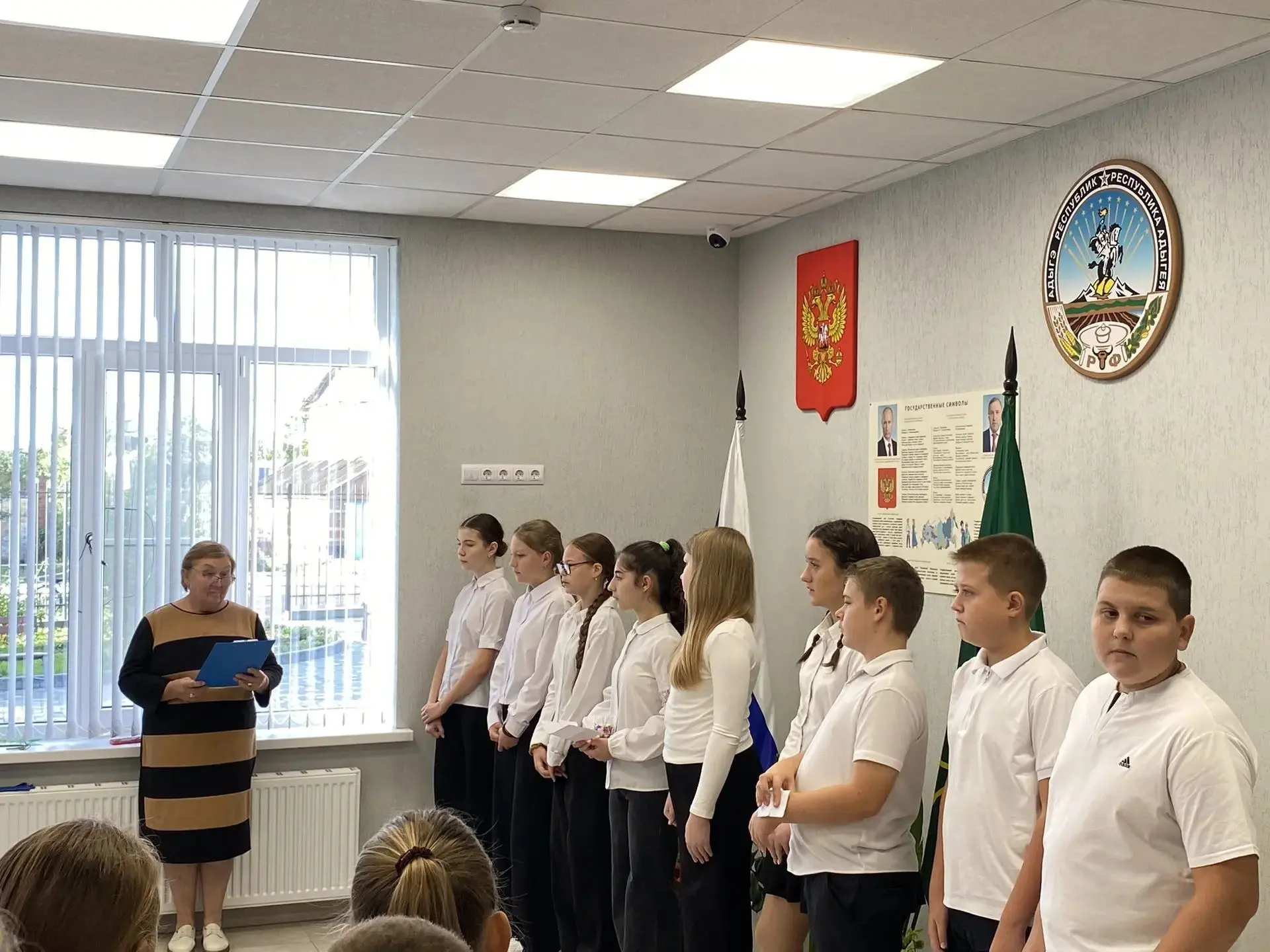 🎉 Сегодня в нашей школе прошла торжественная линейка, посвящённая Дню Республики Адыге...