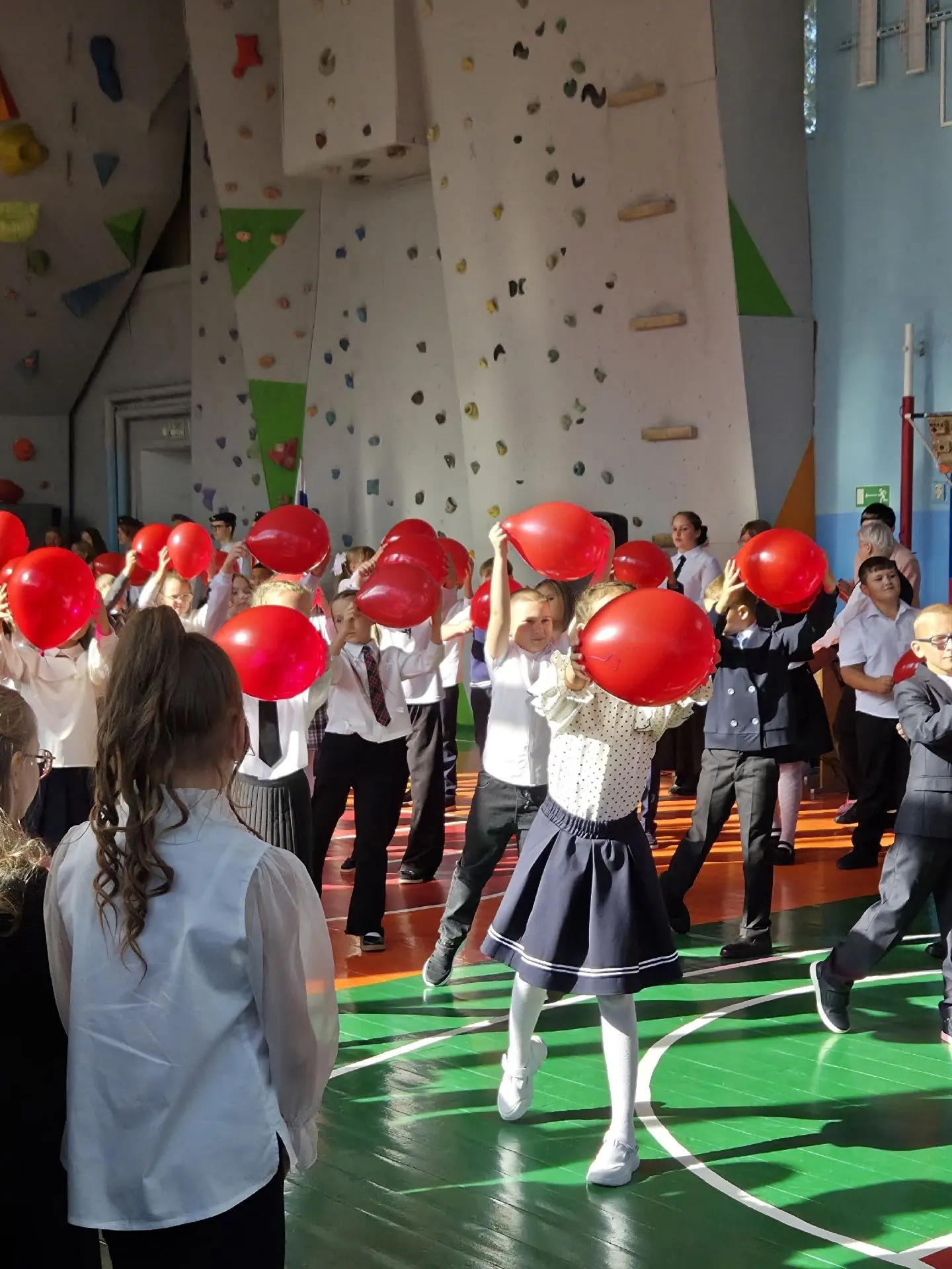 🔔Во всех школах Нижнего Тагила прошли торжественные линейки!