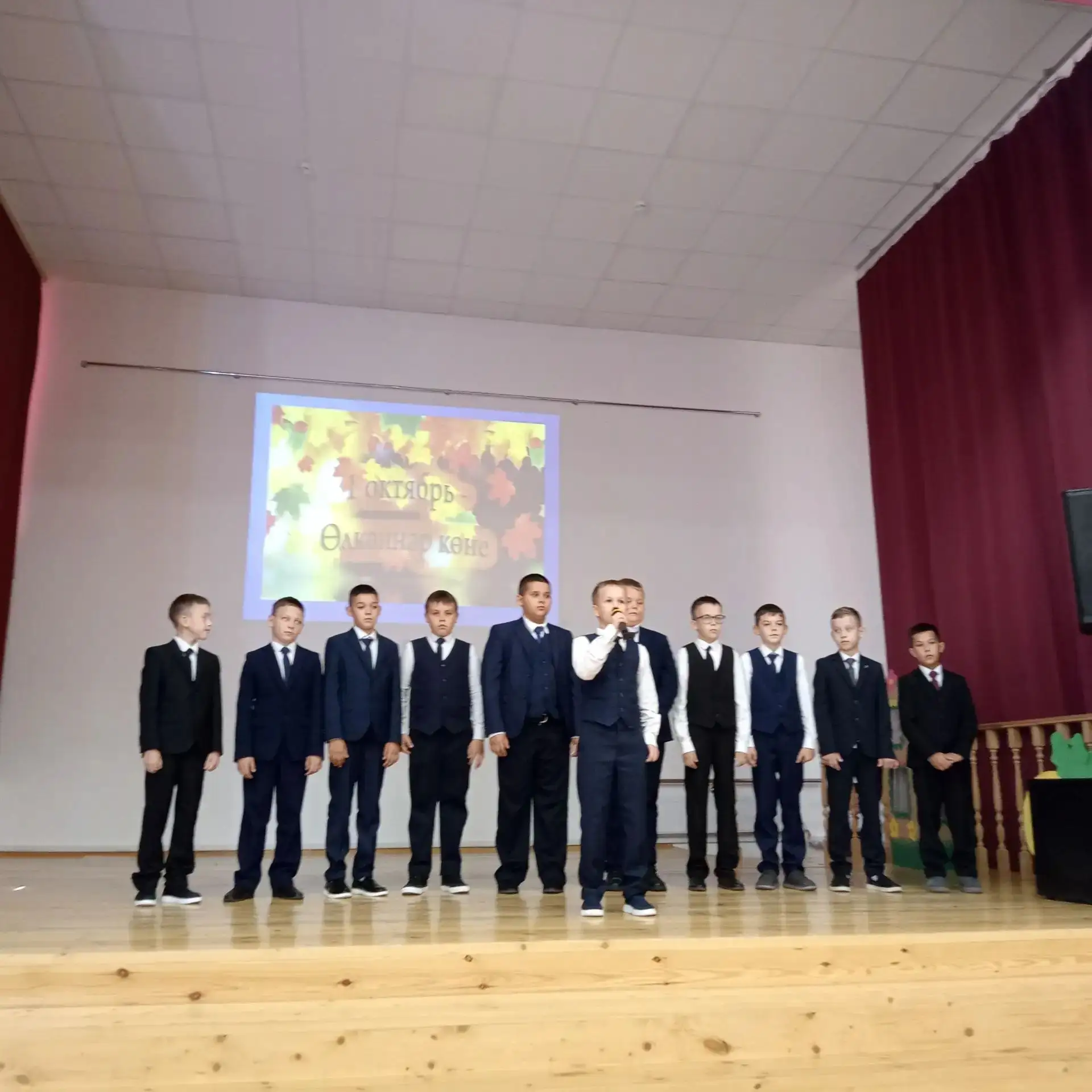 День пожилых людей в нашей школе