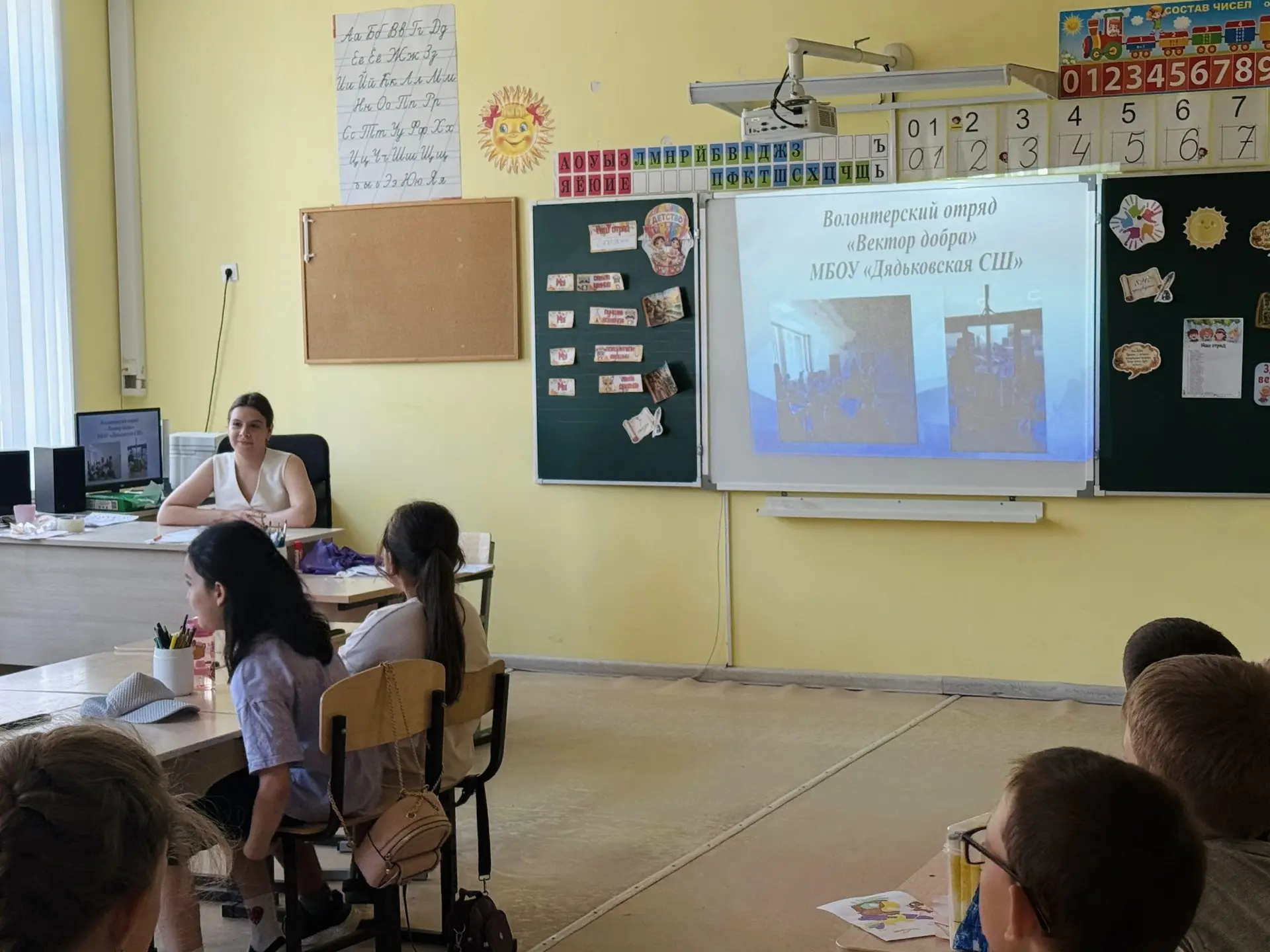 🚫 Социальная акция «Добровольцы — детям» в рамках антинаркотического месячника