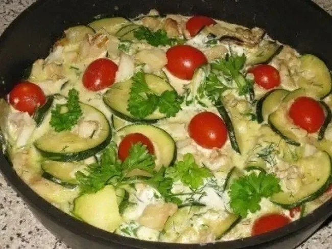 Рыба с кабачками, запеченная в йогурте

77.84 ккал/100 г. Белки/Жиры/Углеводы: 8.52 / 3.21 / 3.17

�