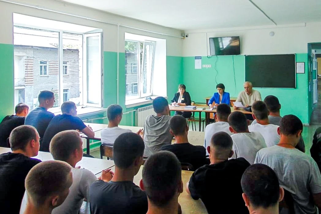✔️ Специалисты центра занятости автономии провели правовую встречу для воспитанников Биробиджанской 