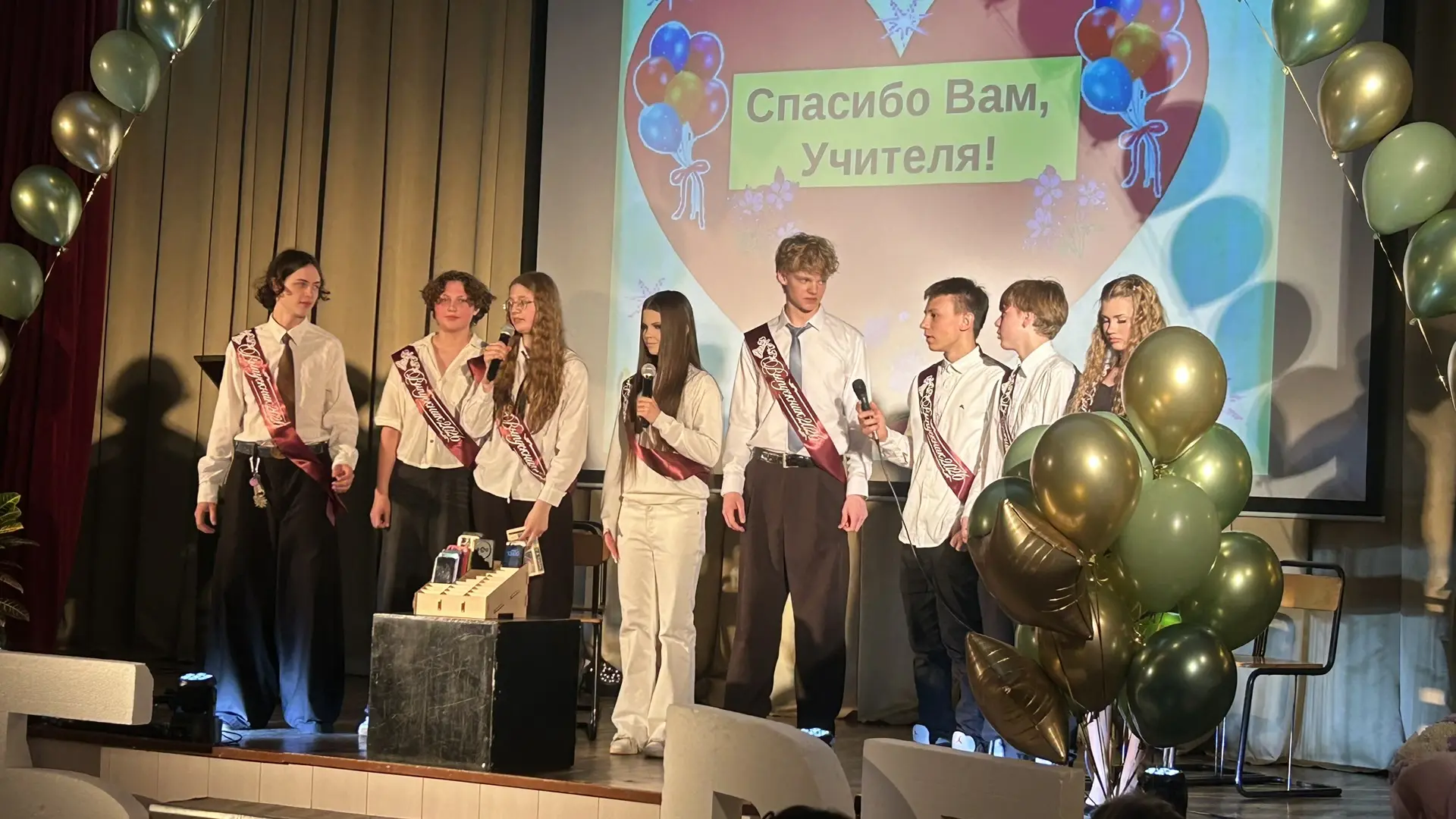 🎓 Вот и отзвенел последний звонок в 9 классе.  Сегодня ребята стоят на пороге взрослой жизни, и, каж