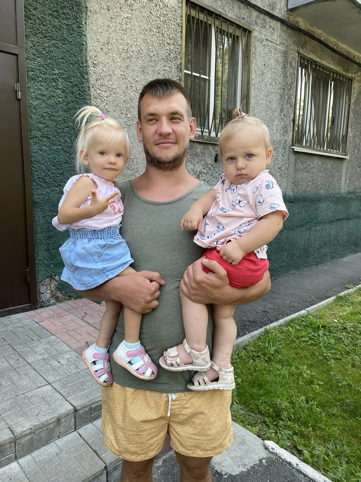 Теперь наши дочки тоже подружки 😍😍

У Кати ещё фотки которых у меня нет, можете глянуть 😄