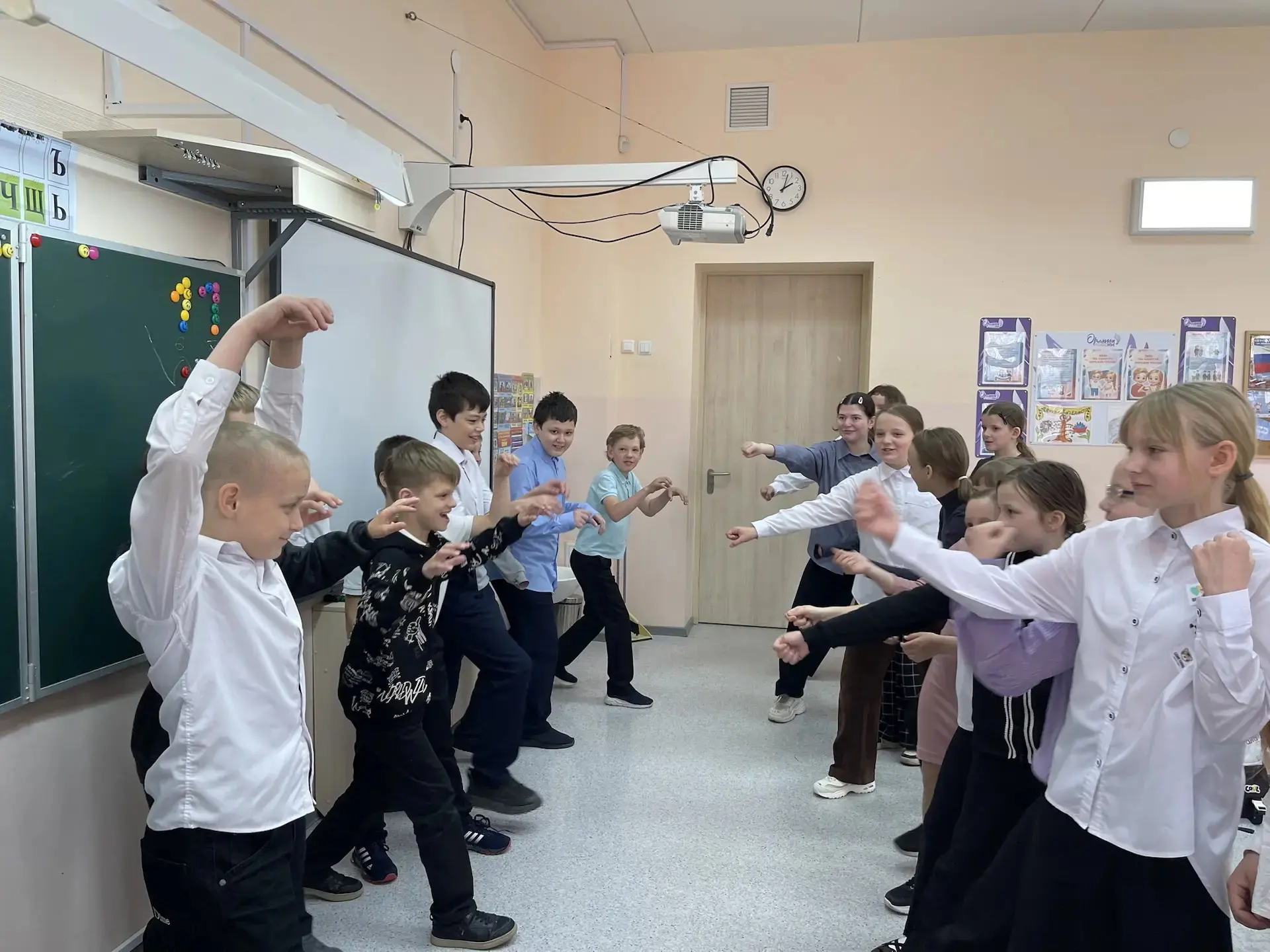 ✨5-го мая в 4Б классе  (кл. Руководитель Жуковская И. К.) состоялся тёплый и важный тренинг на сплоч
