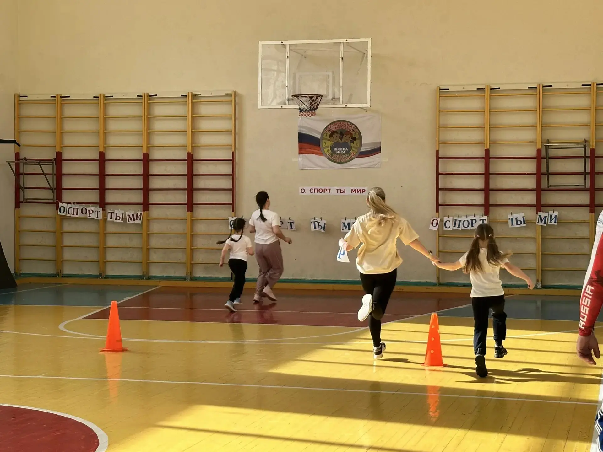 🏆Папа, мама, я – спортивная семья🏆  29 марта в стенах нашей школы состоялось традиционное спортивное