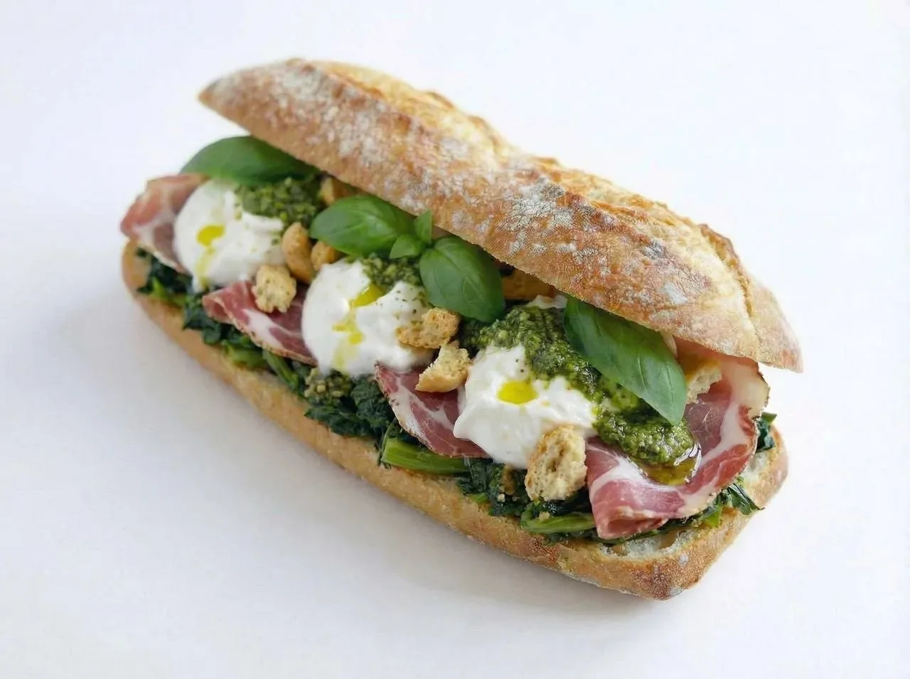 *Il nostro protagonista — il panino.*
Наш главный герой - это панино. В Siciliamos всё начинается с 