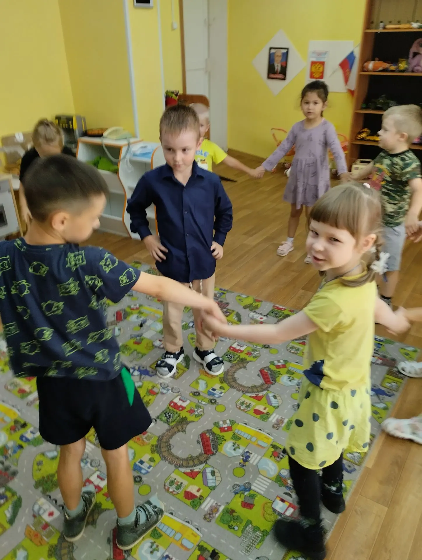 Настоящий праздник сегодня был в нашем детском саду! Ребята из группы «Смешарики» дружн...