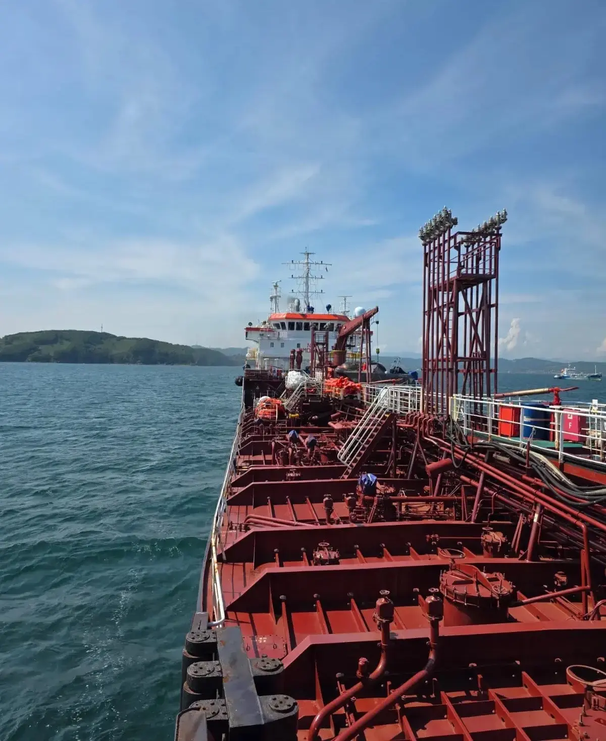 🚢 Танкер «Аммолит» завершил погрузку в порту Находка и направляется на Чукотку 

Судно доставит в н