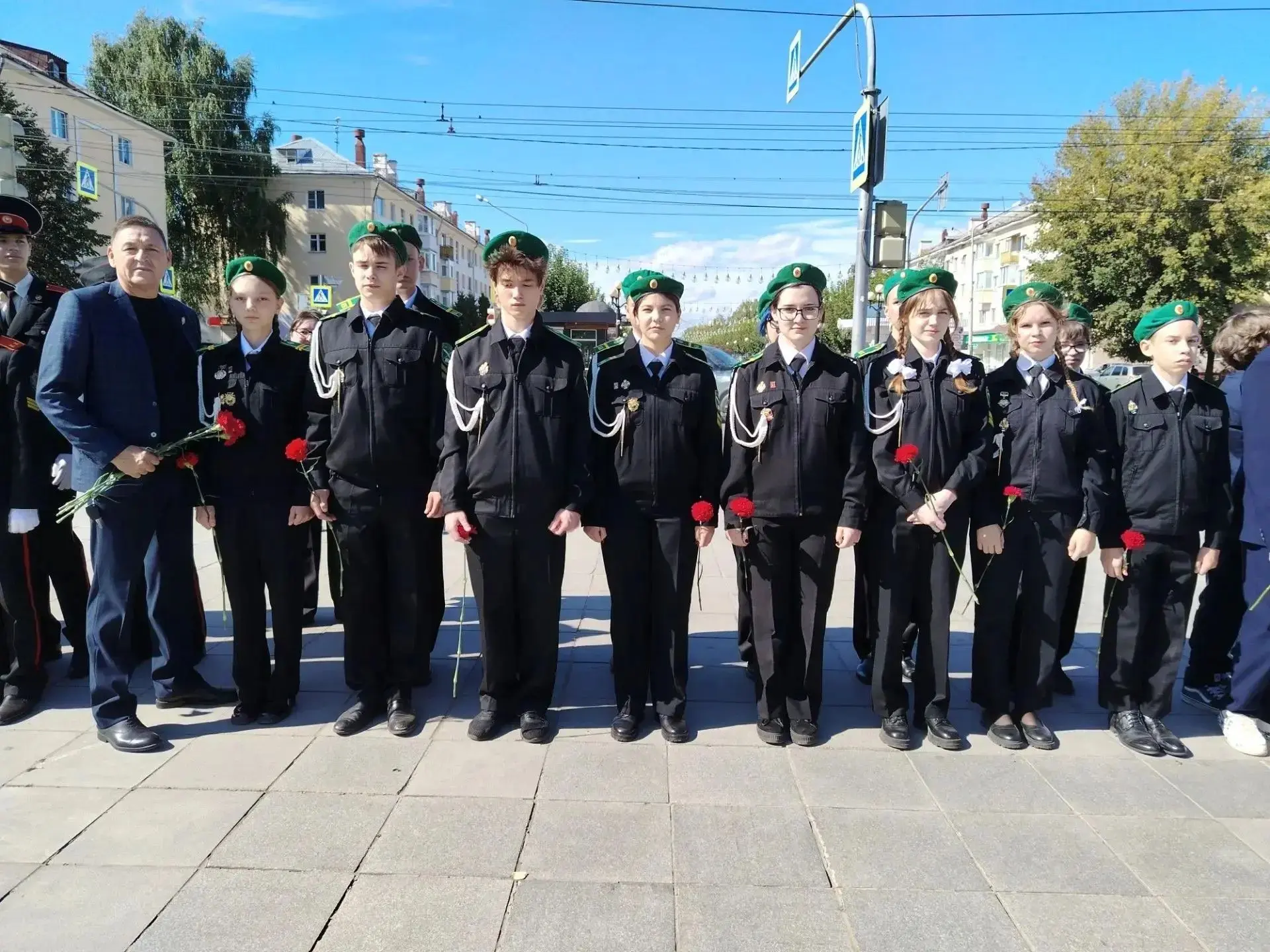 🕊️ Сегодня наши кадеты-пограничники приняли участие в торжественной церемонии возложен...