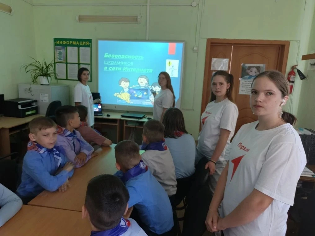 Ребята 3-4 класса #ОрлятаРоссии и девятиклассники #ДвижениеПервых58  провели инструктаж...