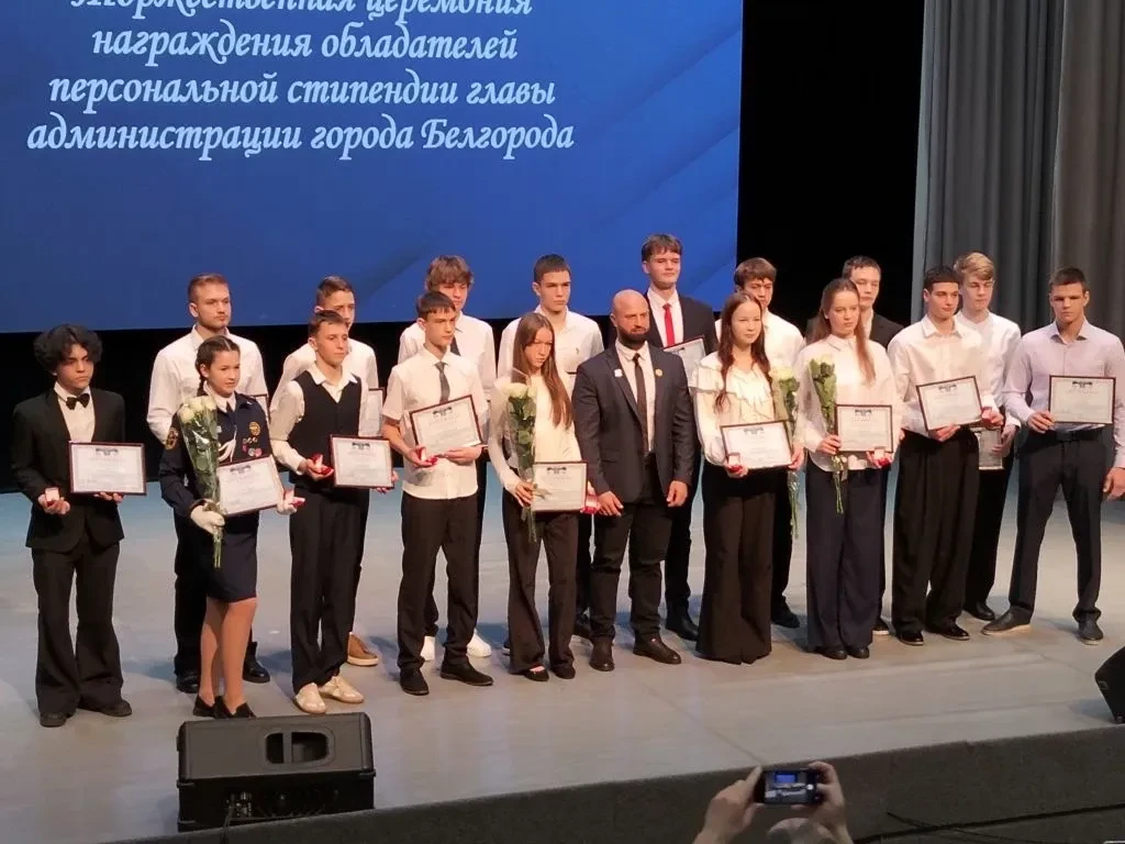 Лучшие спортсмены нашего города получили заслуженные награды! 🏆   Сегодня прошла торжественная церем