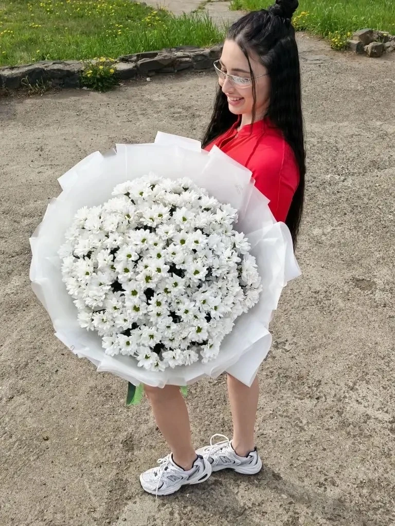 Роскошный букет из 25 ромашковых хризантем на заказ🌸