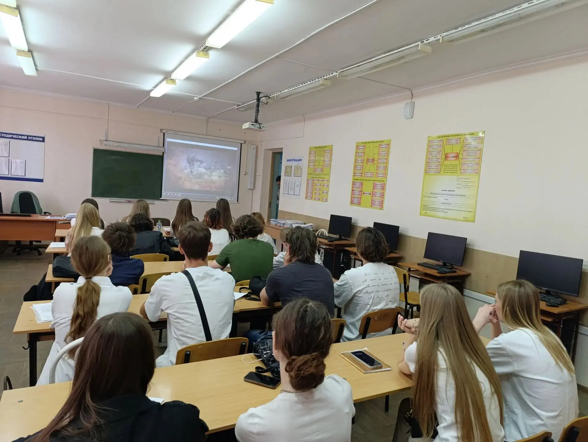 В рамках мероприятий приуроченного ко Дню памяти и скорби с 15 по 25 июня 2026 года в техникуме прош