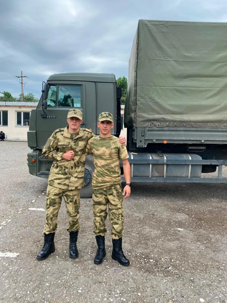 Межгюльцы всегда с честью выполняли армейский долг.
 Агахан Балахов и Салават Успаханов отправились 
