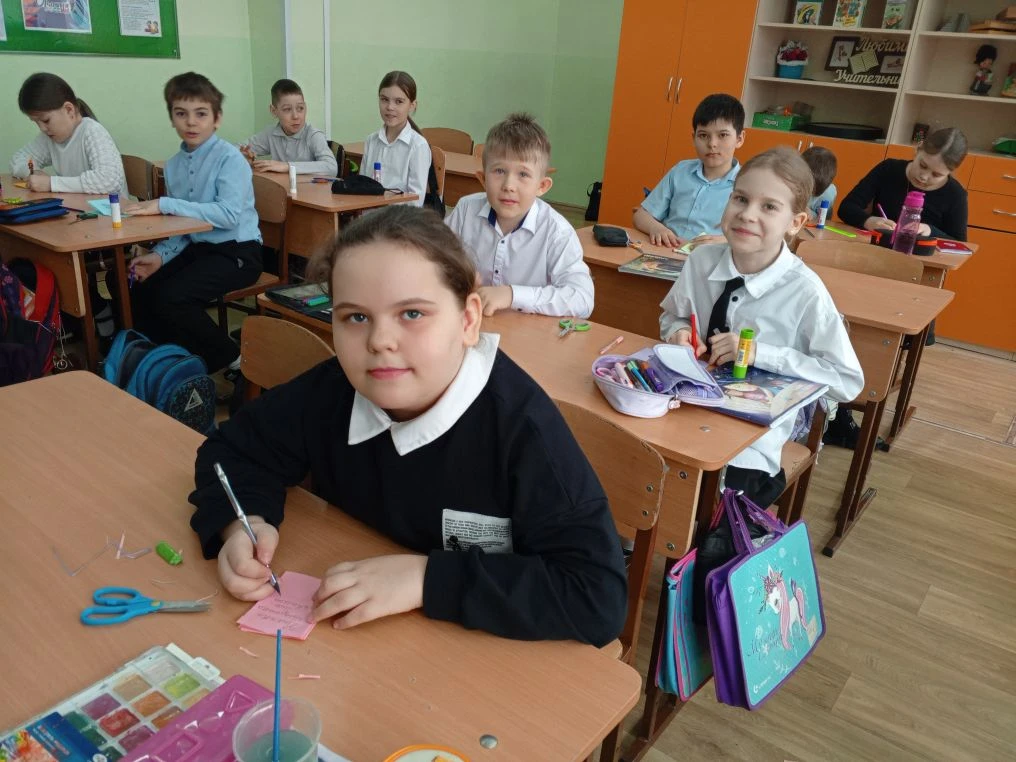 ✨ "Книжка тёплых слов" – подарок от чистого сердца! 🤗  В преддверии Международного женского дня сове