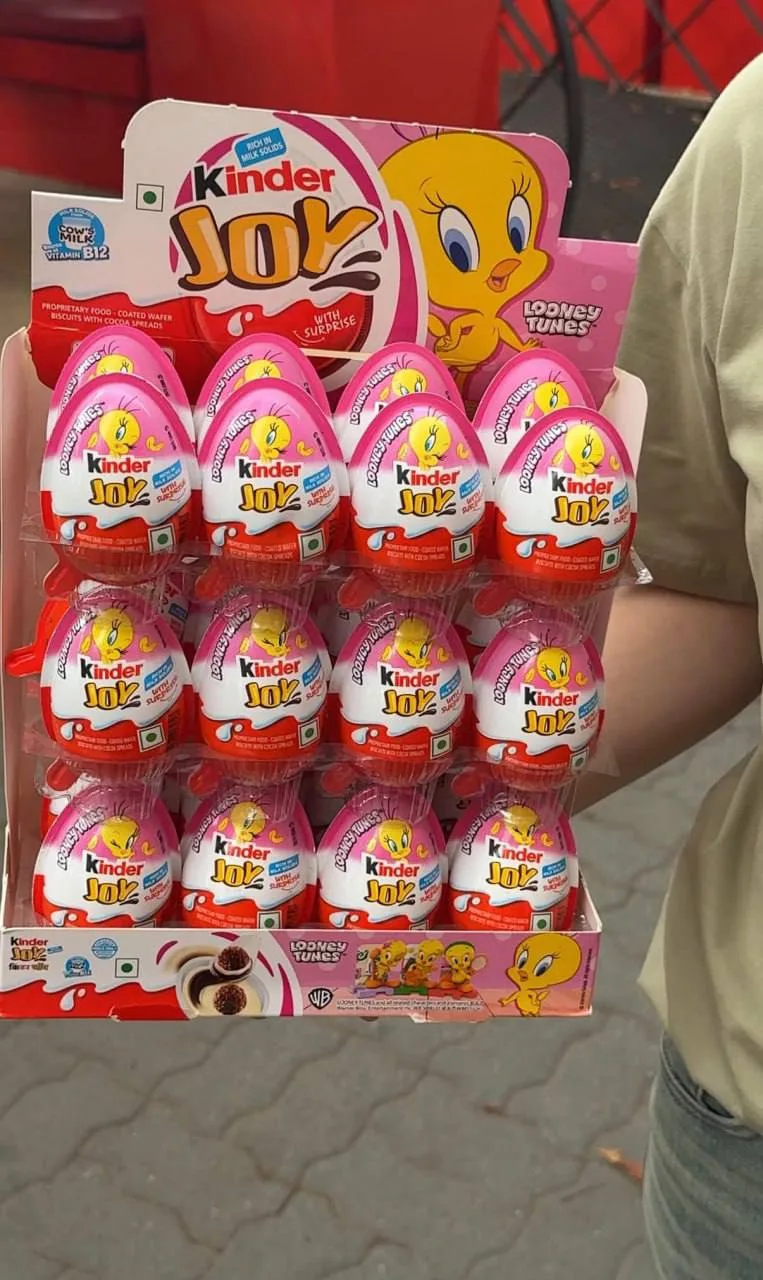 В московских магазинах появились новые Kinder Joy с коллекциями принцесс Disney и Loone...