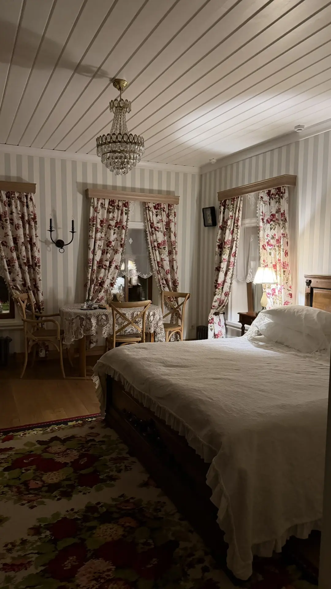 Остановились мы в https://www.instagram.com/pestovohotel?igsh=YjRxZHl4b3lmZ2hi. Уже этот дом вызвал 