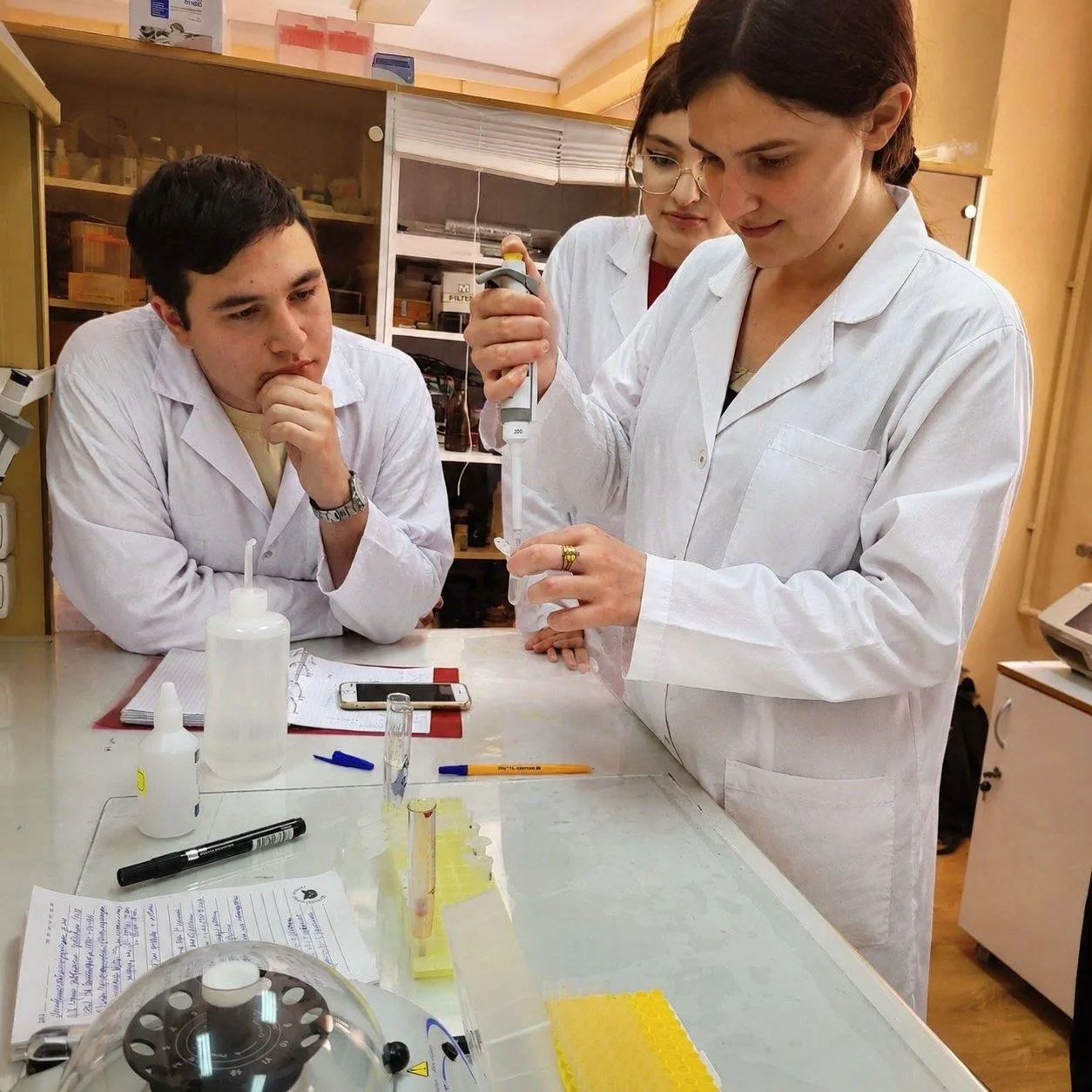 🧪Первокурсники ФЕНиТа погрузились в мир современной биохимии  Для студентов-химиков и биологов 1 кур