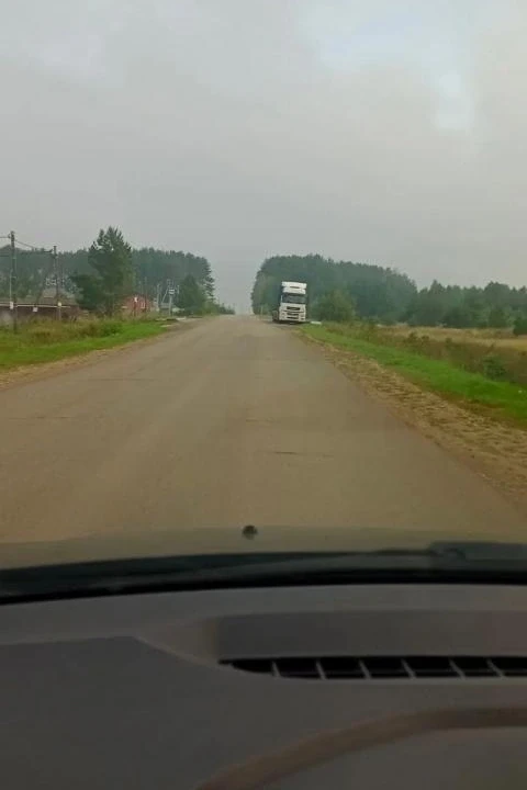 - Танайка, остановка между улицами Светлая и Дачная. Отсутствие остановочного павильона...