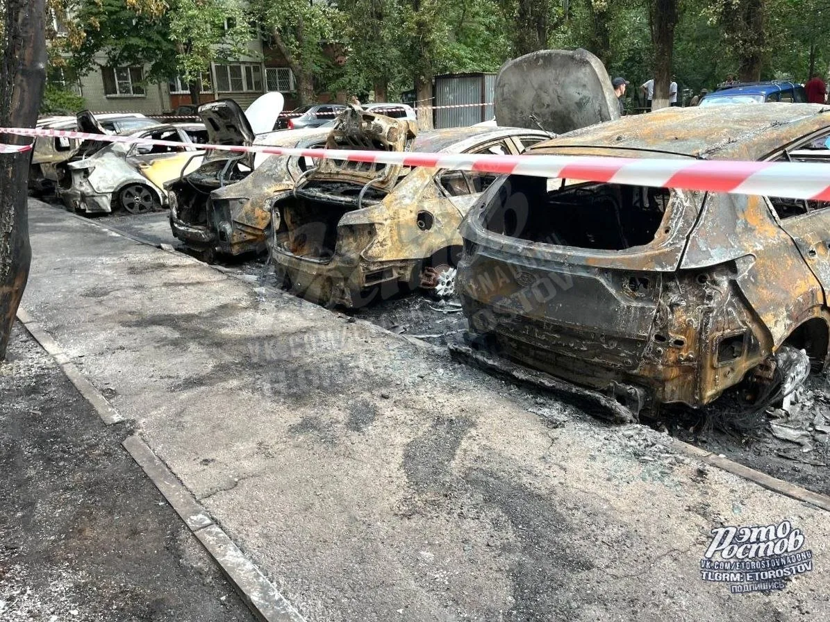 🔥В Ростове ночью мужик спалил больше 20 машин и АЗС