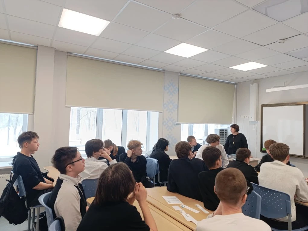 💫Вчера учащиеся 8г класса погрузились в атмосферу звёздных приключений на квиз-игре, посвящённой заг