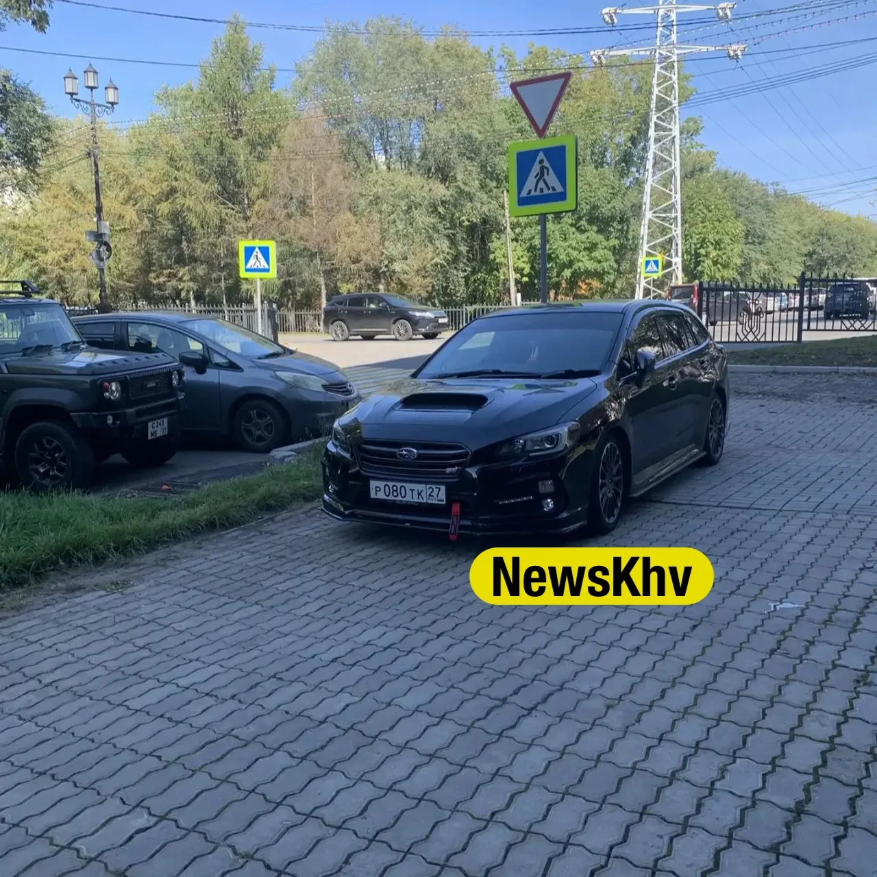 😡В Хабаровске очевидцы зафиксировали очередное нарушение правил парковки