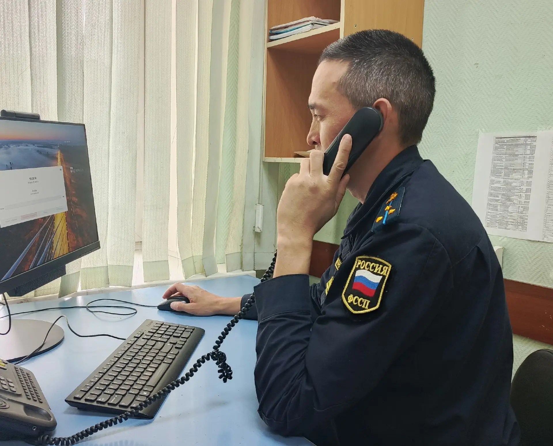 Судебные приставы Республики Алтай госпитализировали опасного для окружающих гражданина.