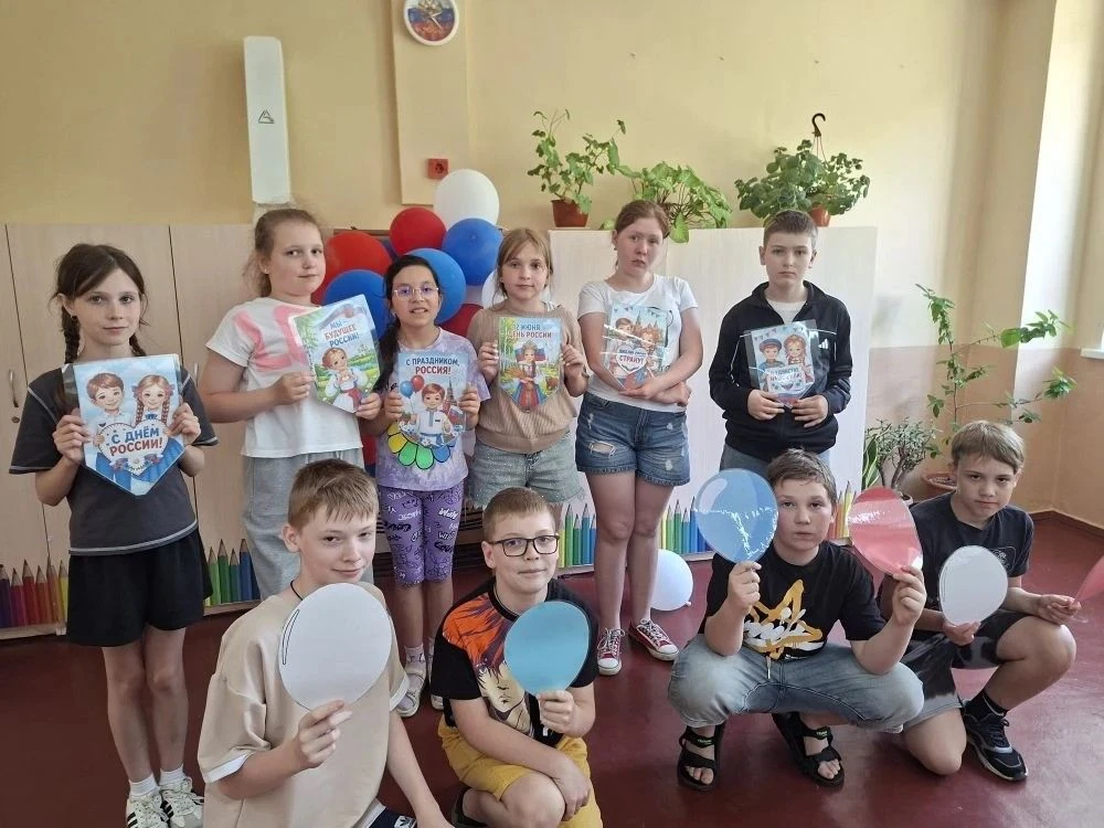🇸🇮Всероссийская акция«Окна России»! 
К Дню России воспитанники пришкольного лагеря МБОУ г. Керчи Р
