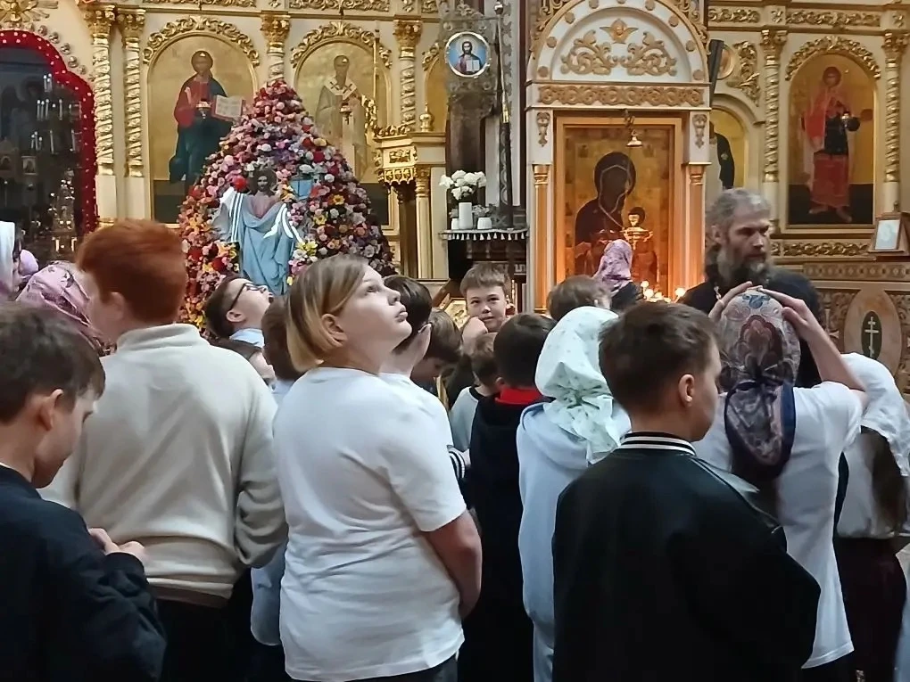 В рамках реализации учебного курса по предмету Основы православной культуры ученики 4а и 4б совместн