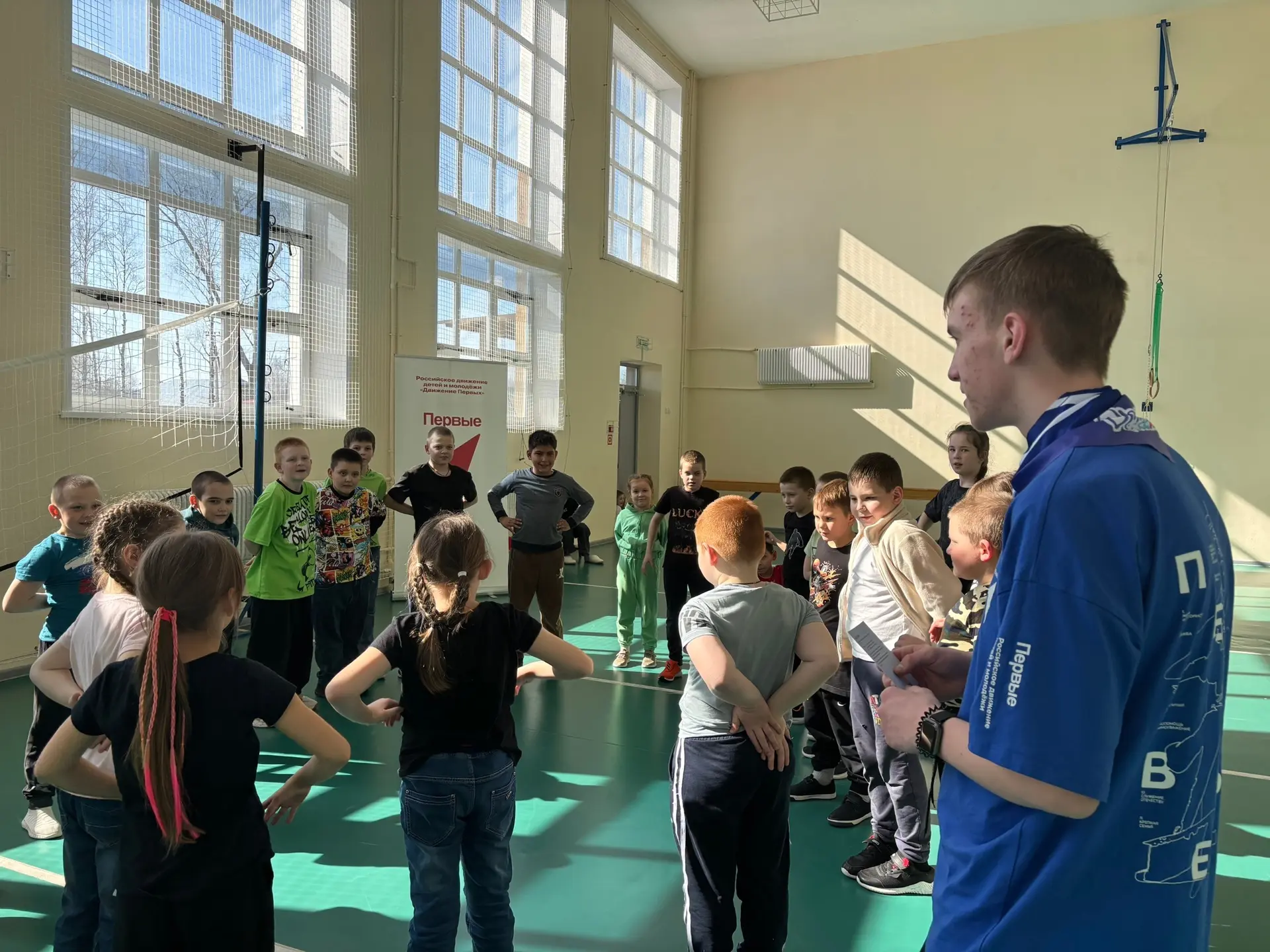 Еще один классный день в нашем лагере подошел к концу! 🏕️

Сегодня к ребятам приходил активист Сове
