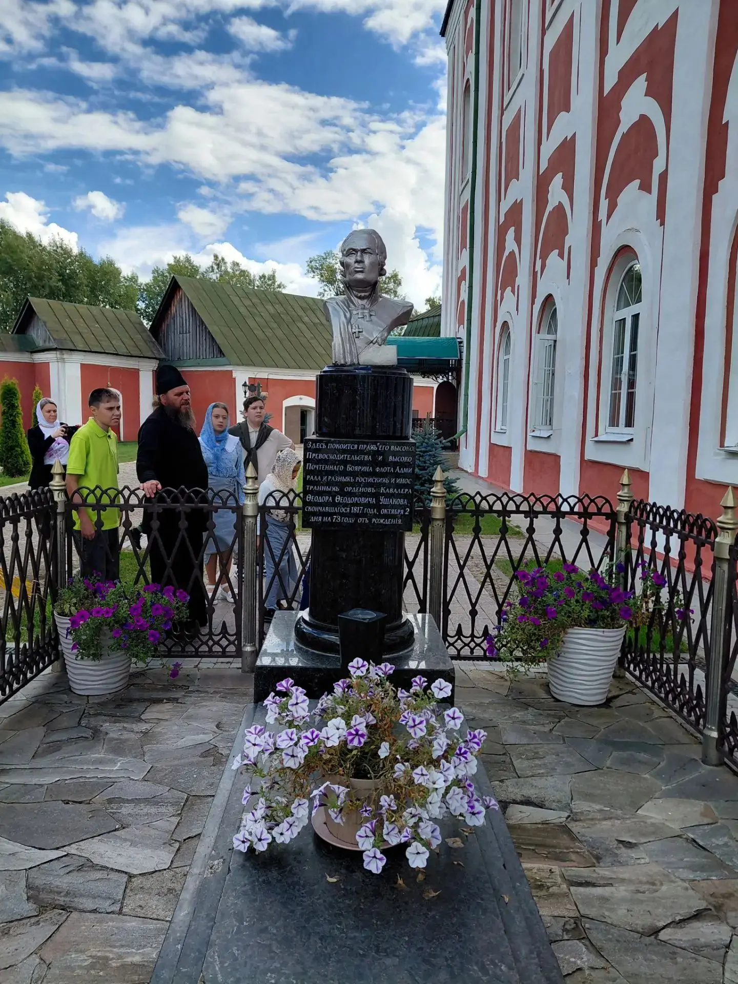 Воспитанники детского приюта «Надежда» посетили Рождество-Богородичный Санаксарский мон...