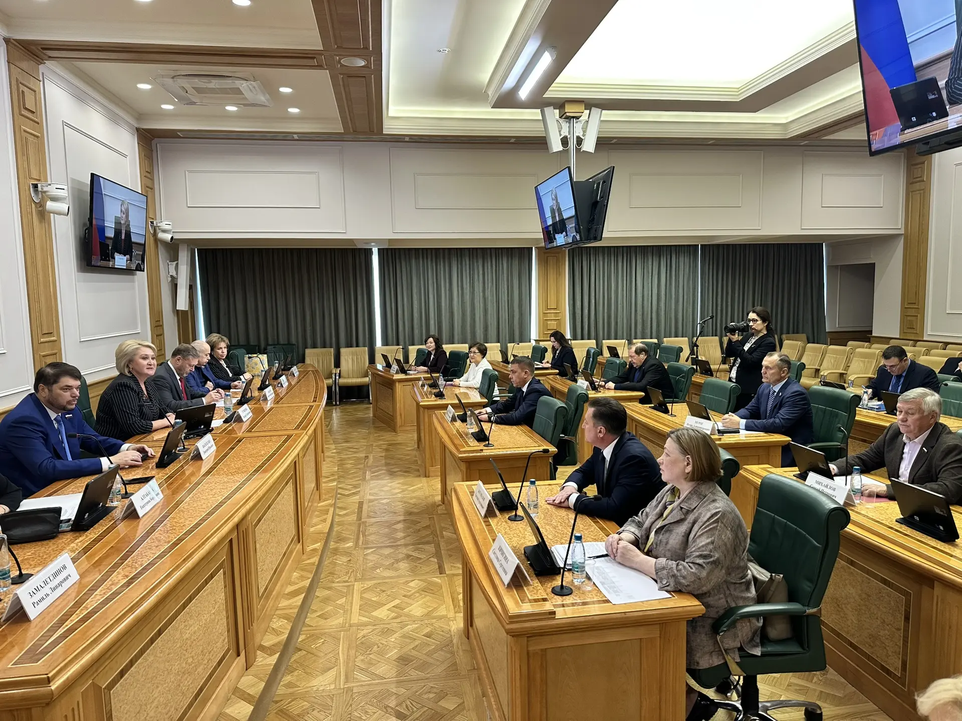 🏛 Начинаем работу в рамках осенней сессии Совета Федерации. Принял участие в заседании...