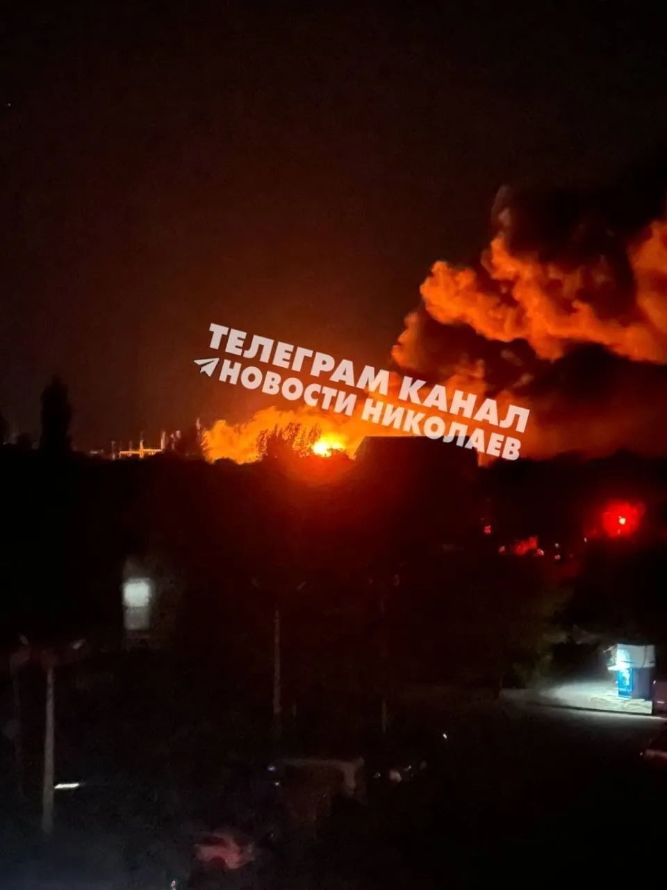 ‼️🇺🇦🔥Николаев под массированной атакой: после ударов пылает "Эпицентр"