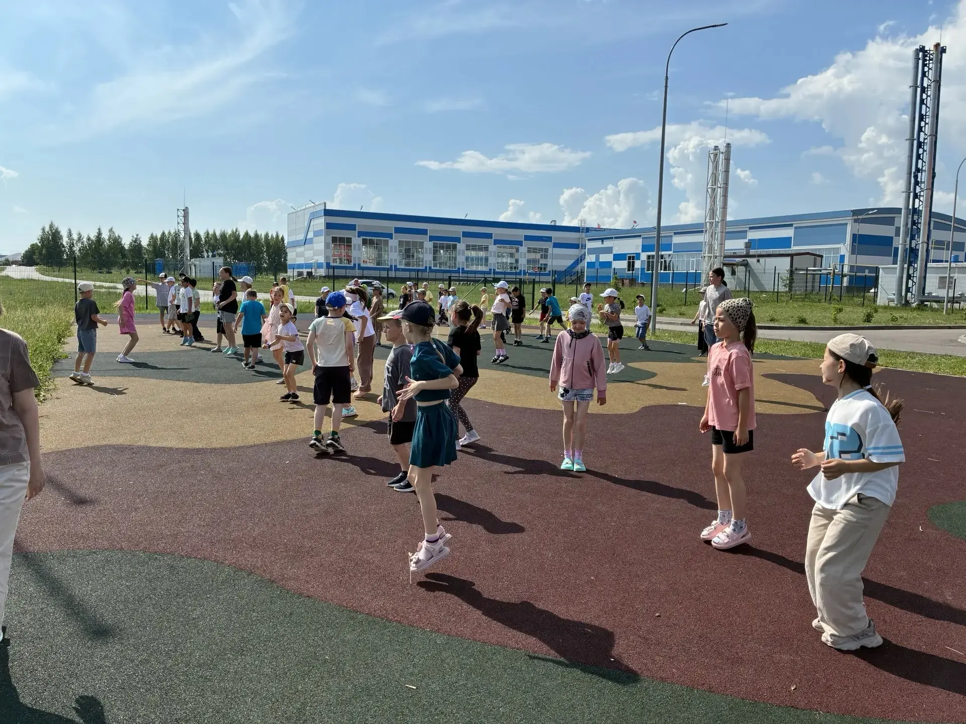 15 июня. Пришкольный лагерь "Солнышко". ⚽День спорта в лагере🪁🏀
В лагере дневного пребывания сегод