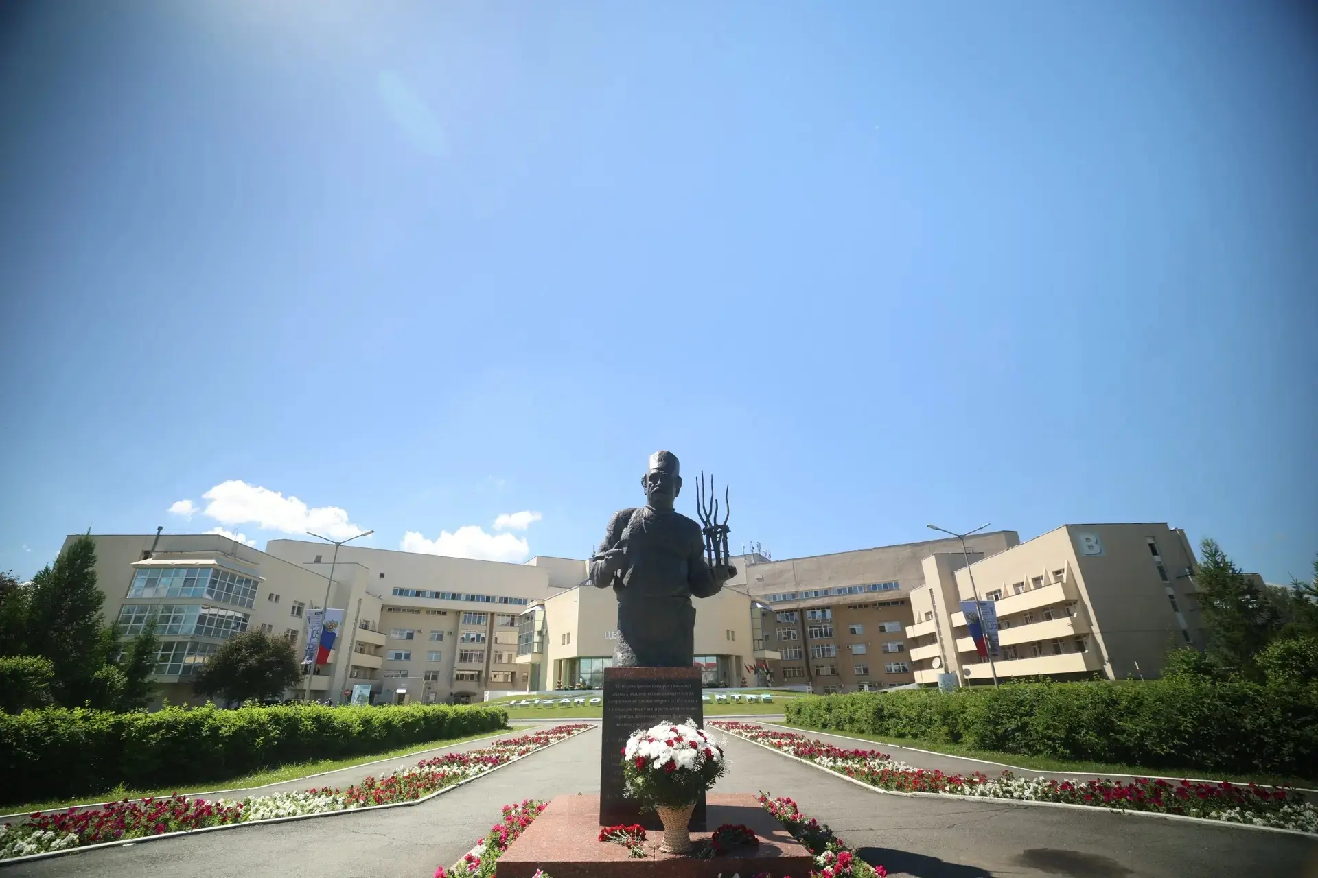 Приняли участие сегодня в "Илизаровских чтениях".

Поздравил коллег, наших, российских, и иностранны