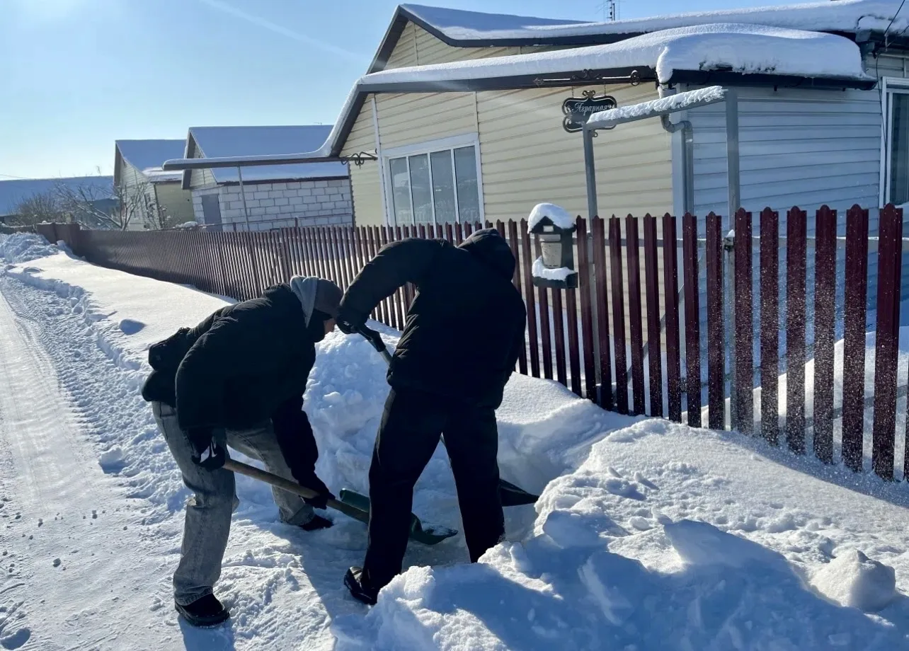 Трудовой десант продолжается!  ☃️Зима в этом году выдалась снежная ❄️ и воспитанникам волонтерского 