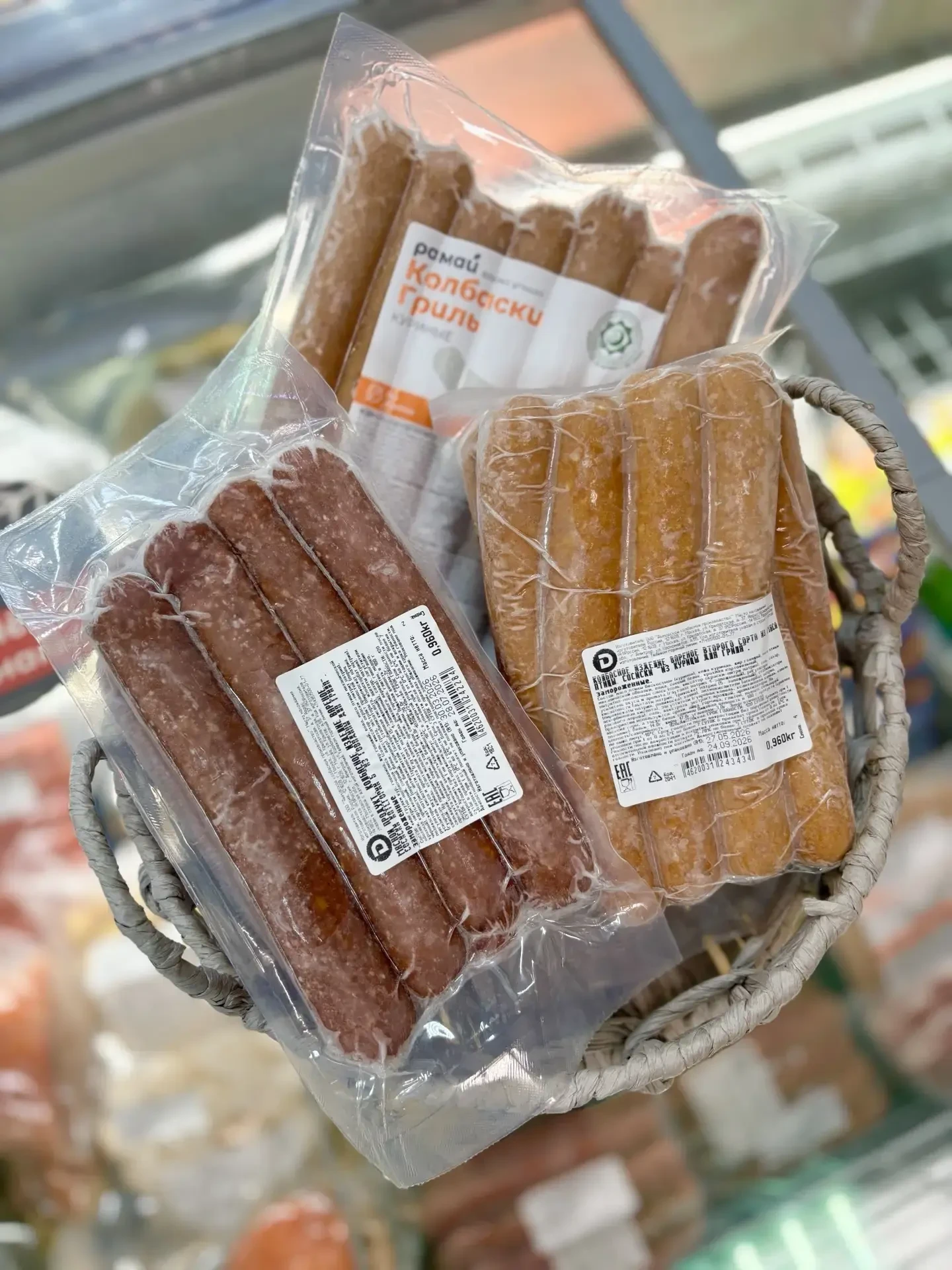 Возьми с собой на дачу сочные сосиски и колбаски🌭

Вкусно будет, если пожарить их на решетке и поли
